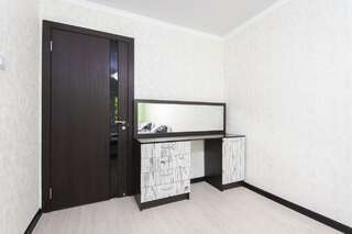 Апартаменты Cozy, clean apartment in Almaly district Алматы Апартаменты с 2 спальнями-12